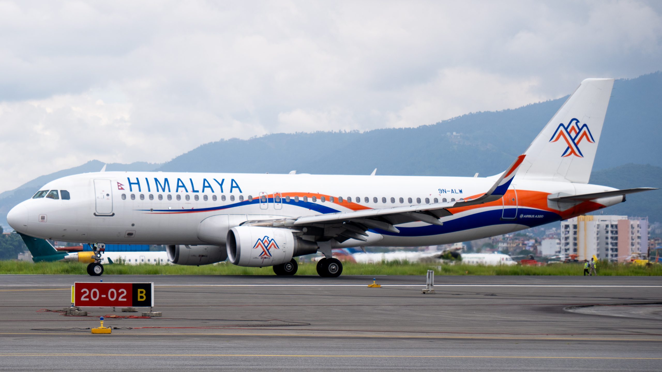 9N-ALW Himalaya Airlines Airbus A320-200